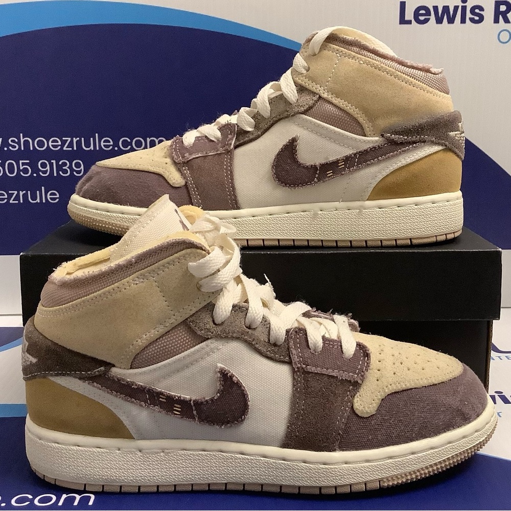 Air Jordan 1 Mid Taupe Haze Kids Size 4.5y